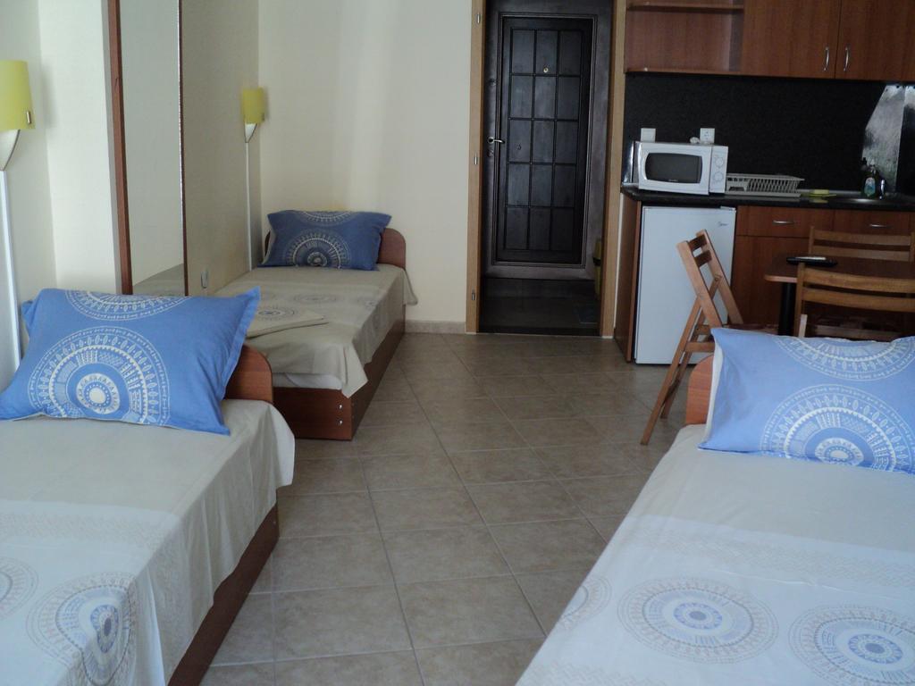 Meni Apartments And Guest Rooms Созополь Номер фото