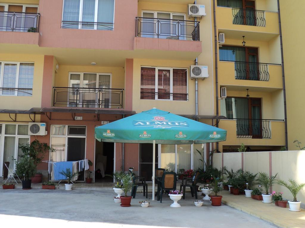 Meni Apartments And Guest Rooms Созополь Экстерьер фото