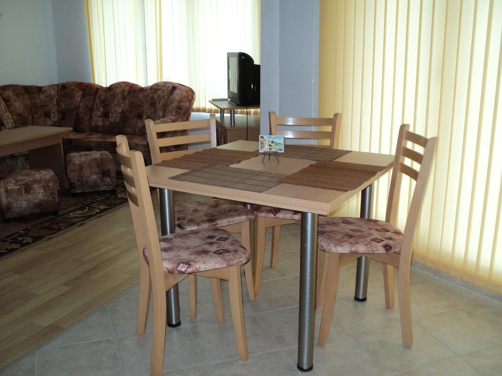 Meni Apartments And Guest Rooms Созополь Экстерьер фото