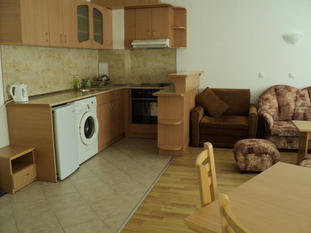 Meni Apartments And Guest Rooms Созополь Экстерьер фото
