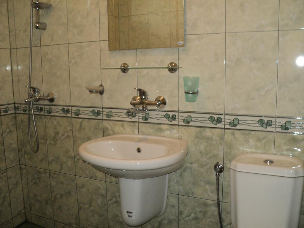 Meni Apartments And Guest Rooms Созополь Экстерьер фото