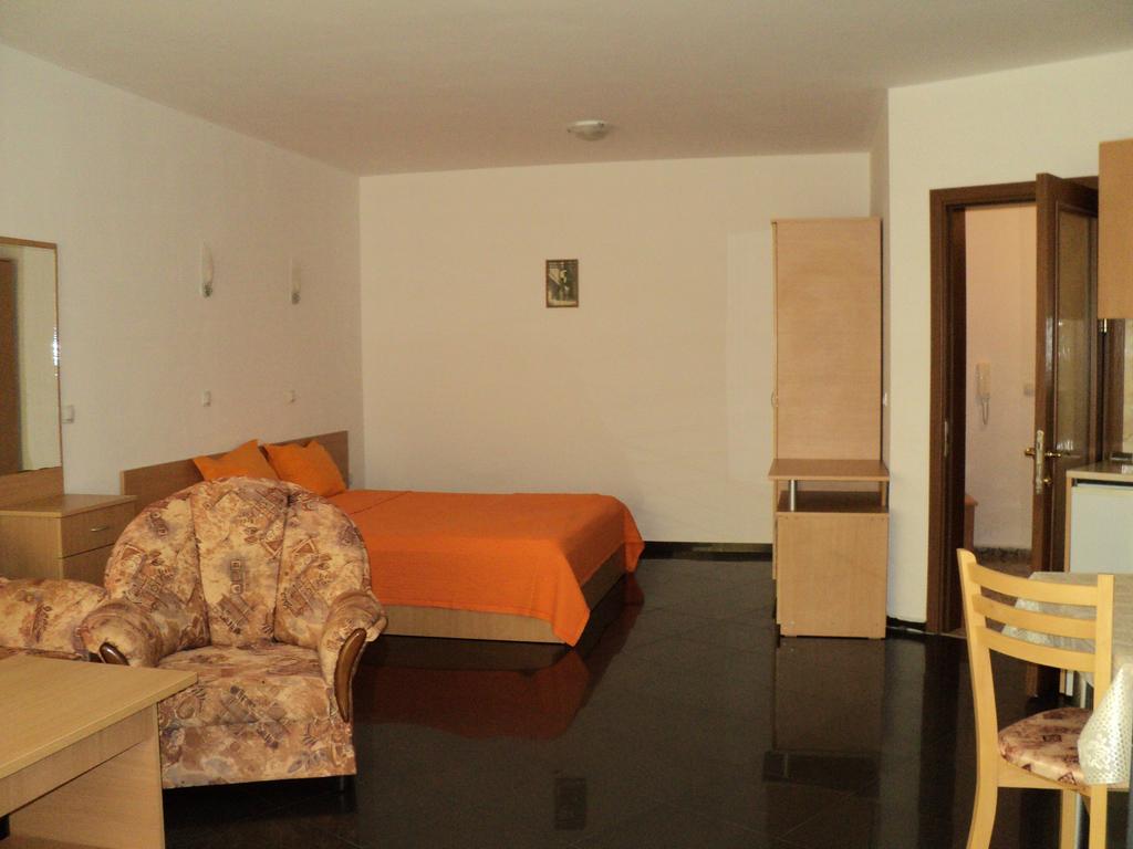 Meni Apartments And Guest Rooms Созополь Экстерьер фото