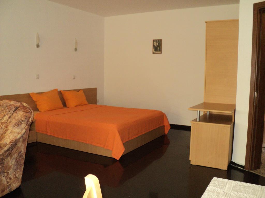 Meni Apartments And Guest Rooms Созополь Экстерьер фото