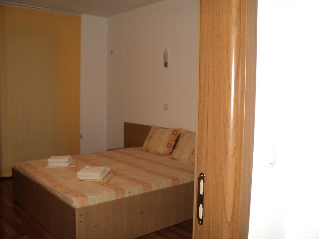 Meni Apartments And Guest Rooms Созополь Экстерьер фото