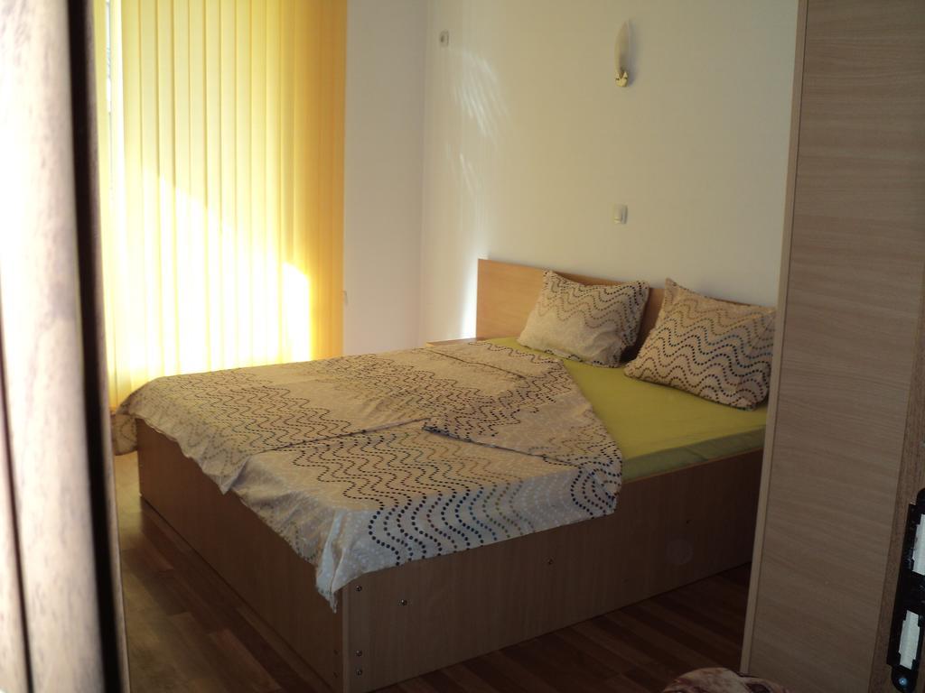 Meni Apartments And Guest Rooms Созополь Экстерьер фото