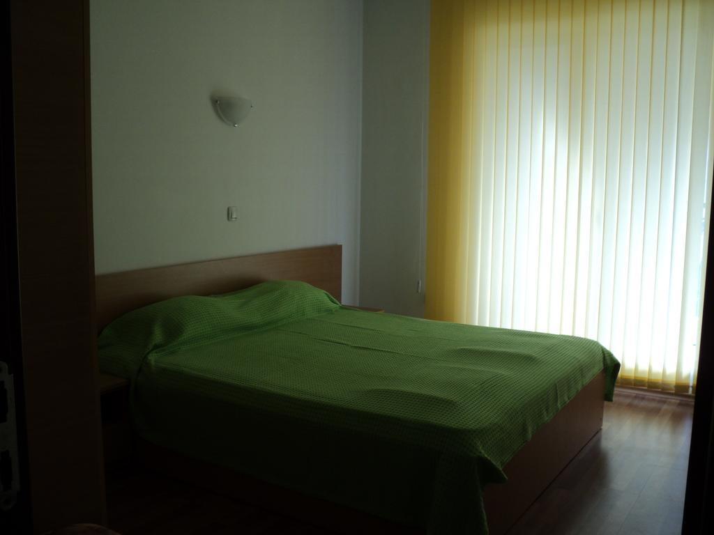 Meni Apartments And Guest Rooms Созополь Экстерьер фото