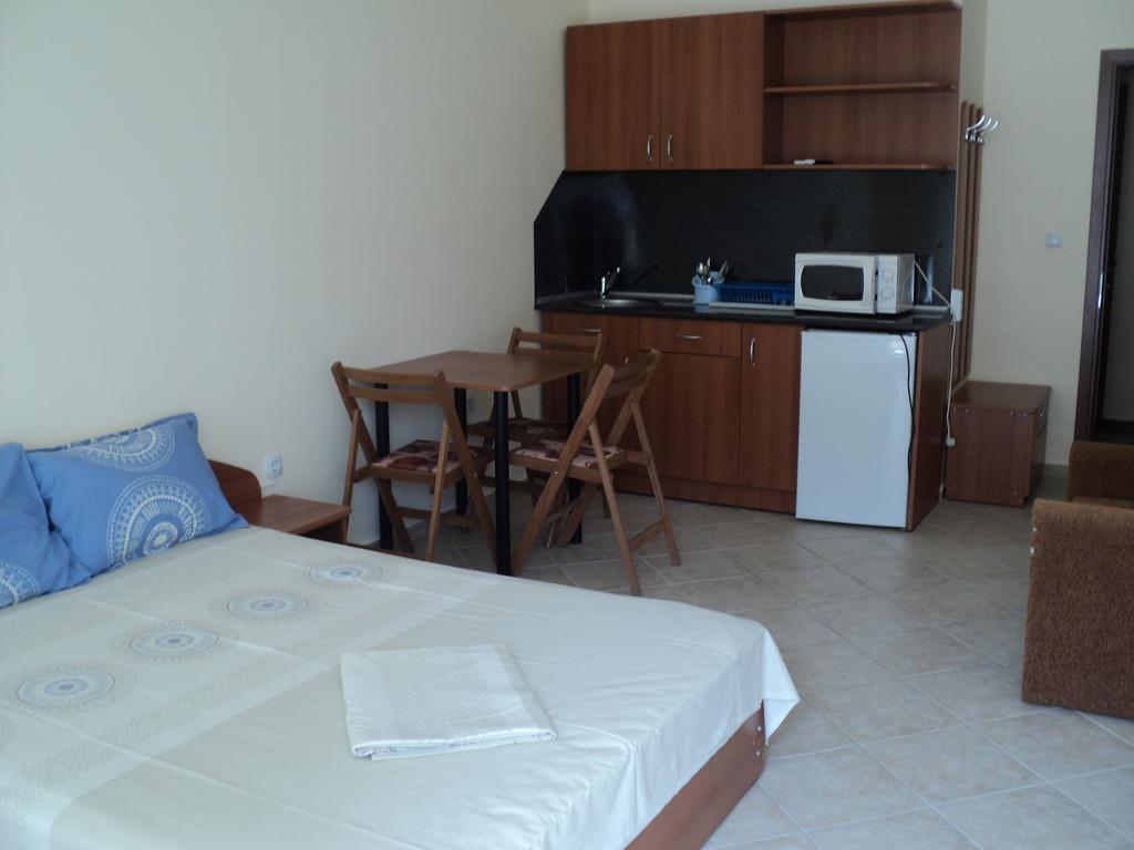 Meni Apartments And Guest Rooms Созополь Экстерьер фото