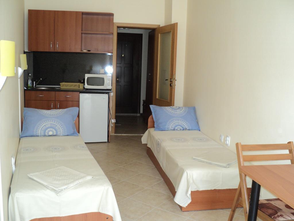 Meni Apartments And Guest Rooms Созополь Экстерьер фото
