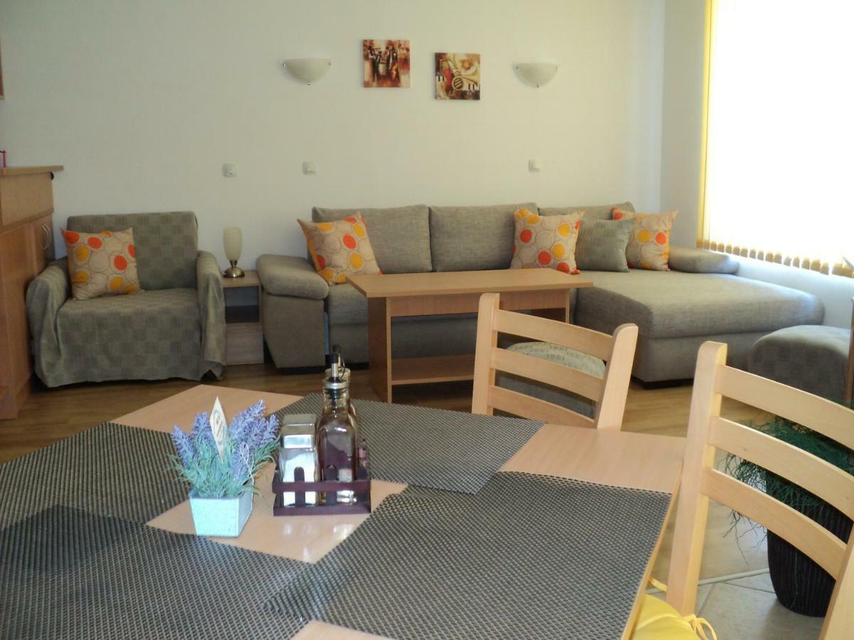 Meni Apartments And Guest Rooms Созополь Экстерьер фото