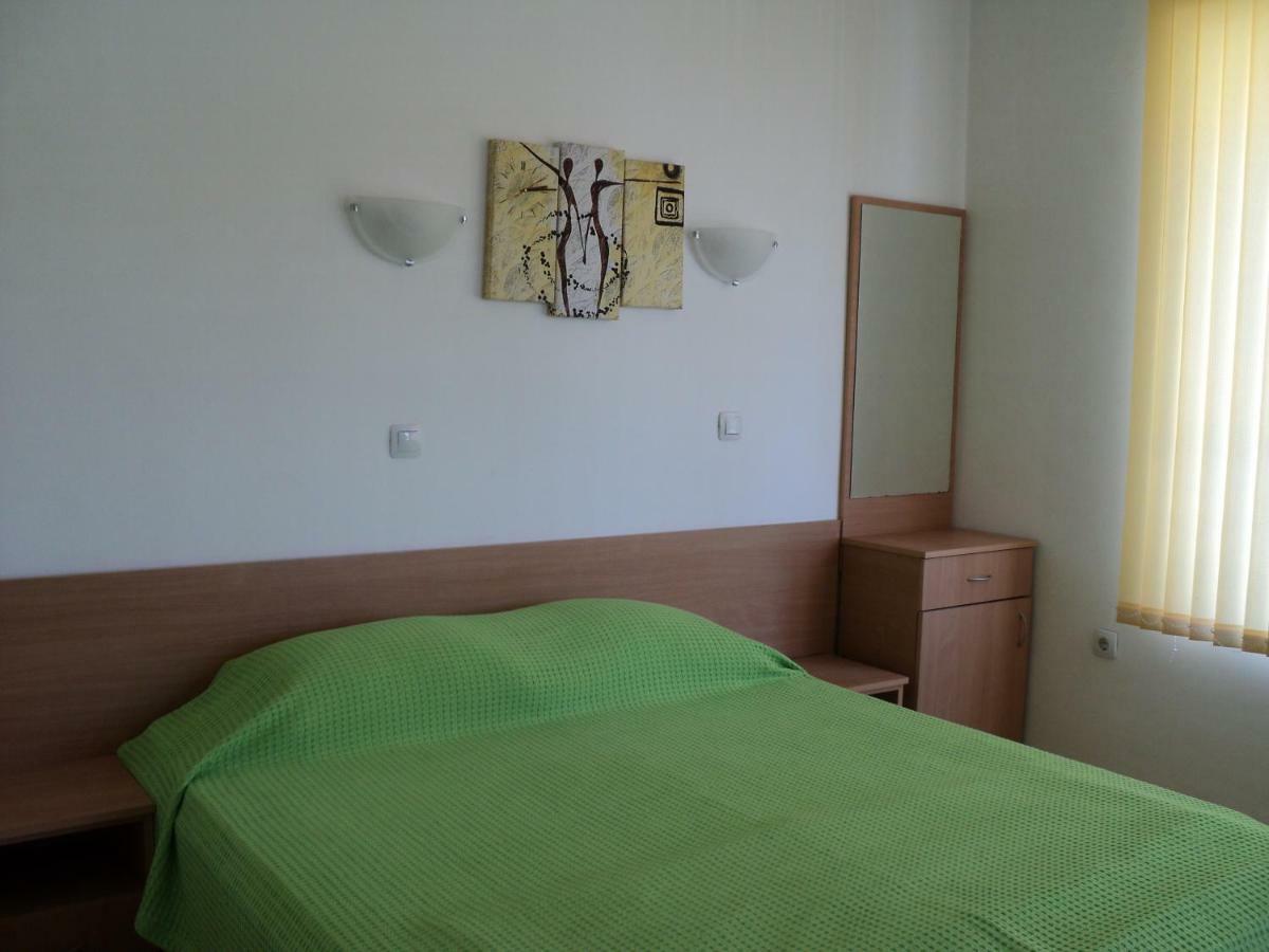 Meni Apartments And Guest Rooms Созополь Экстерьер фото